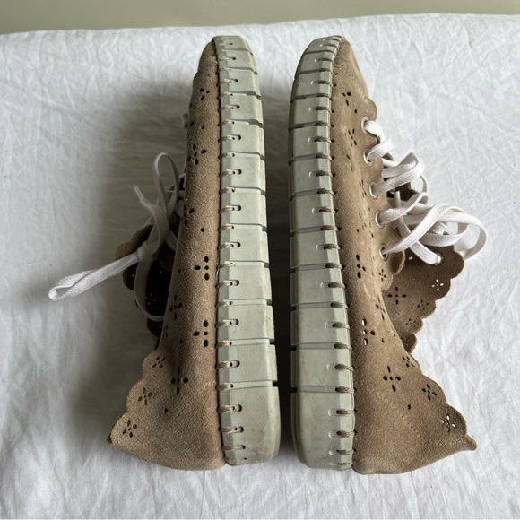 ❤️‍🔥BOGO FREE Anthropologie Scalloped Suede Perforated Sneakers Sz 37 Taupe - Picture 6 of 8